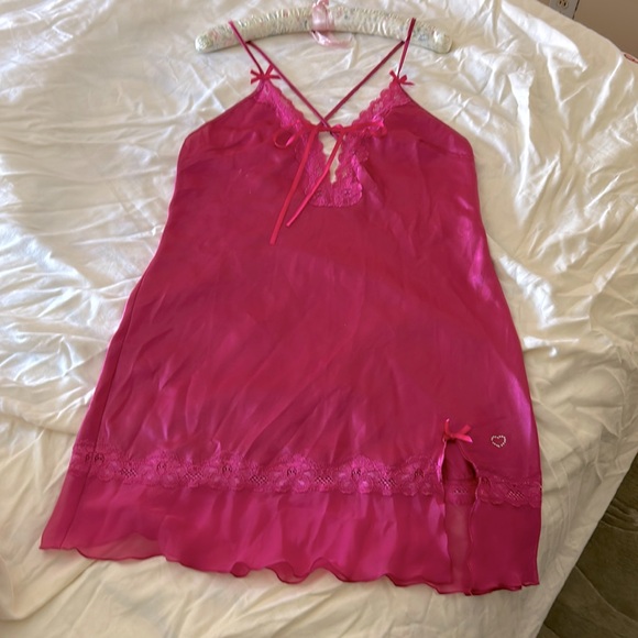 La vie en rose satin nighty, lingerie, size medium, dark pink - Picture 2 of 8